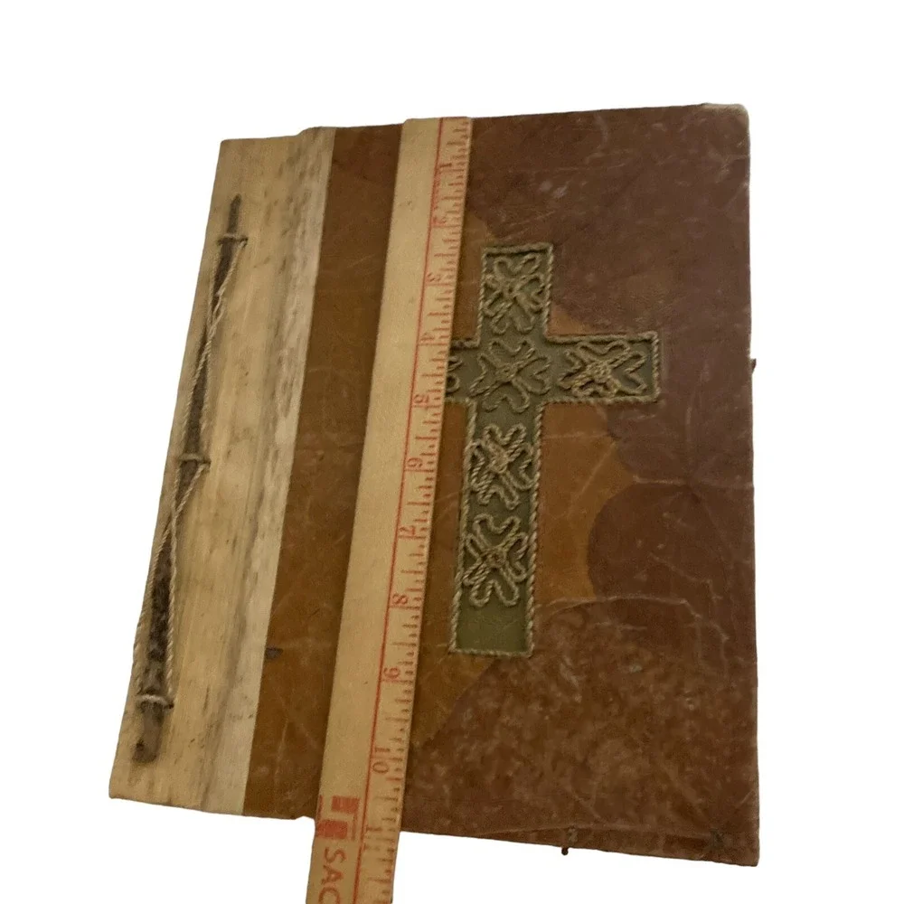 Vtg Handmade Banana Leaf Bamboo Cross Photo Album 8.75
